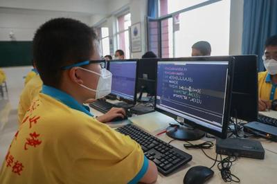 張家口啟臻奧賽社團(tuán) 培優(yōu)促尖，專注計(jì)算機(jī)信息科技開發(fā)